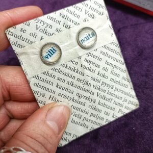 Noidan teksti-korvikset, erilaisia