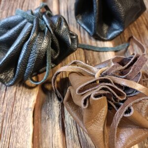 Nahkainen loitsupussi, erilaisia