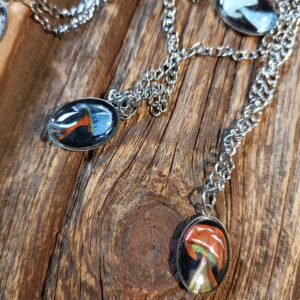 Sieni-kaulakoru, käsinmaalattu, erilaisia